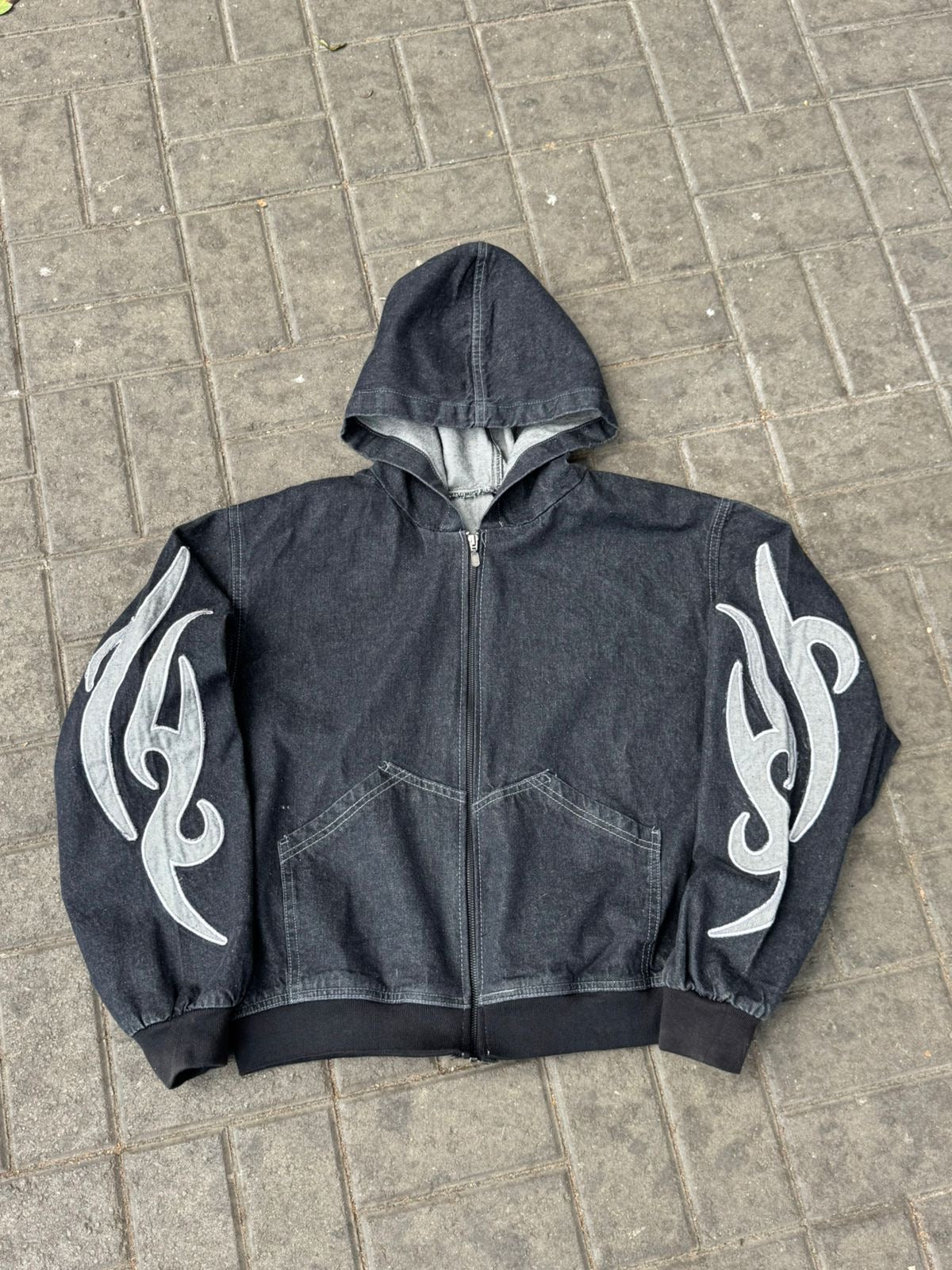 Tribal Zipper