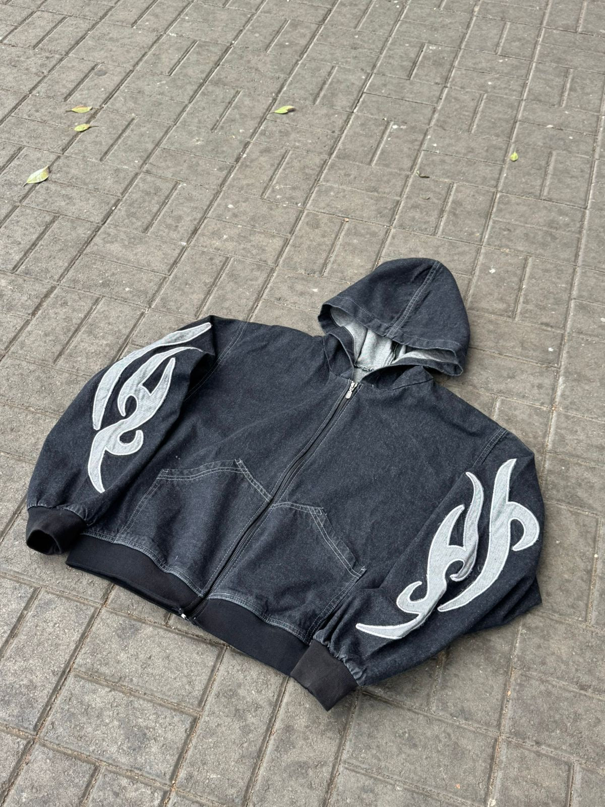 Tribal Zipper