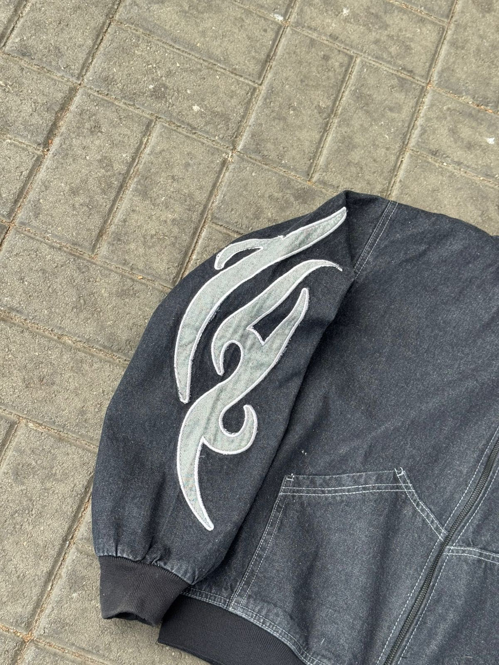Tribal Zipper
